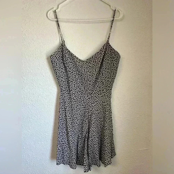 NWT Zara Black&White Floral Romper. Size M - Picture 6 of 6